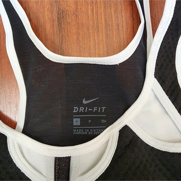 NIKE NEW ULTRABREATHE SWOOSH BRA SIZE SMALL - Picture 4 of 8